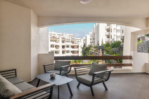Ancor 2-4 Pool View 2b