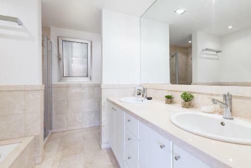 Adjona 2-2 Penthouse Sea View & Jacuzzi 2b