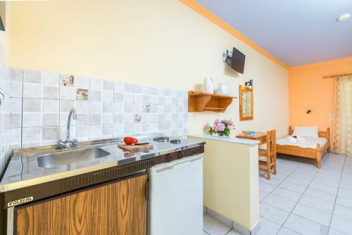 Hostal Athina Apartments