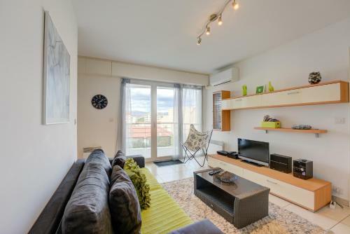 Apartamento Luxe 4th Floor Apt/balcony/parking/by Marina + Shops