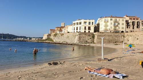 Apartamento Superbement R�nov� Studio Duplex Vieil Antibes