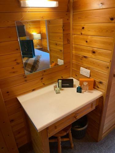 L10 - The Conwy Spa With Hot Tub