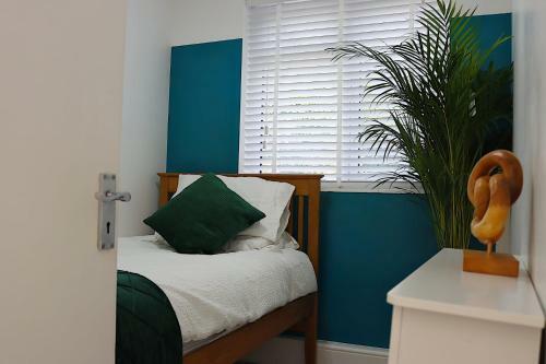 Stunning 3 Bedroom With Patio And Back Garden