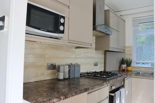 Stunning 3 Bedroom With Patio And Back Garden