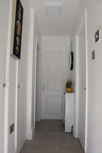 Stunning 3 Bedroom With Patio And Back Garden