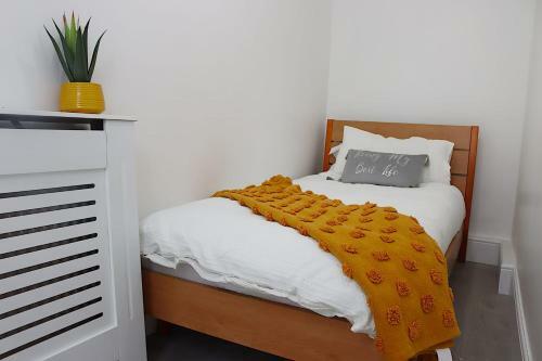 Stunning 3 Bedroom With Patio And Back Garden