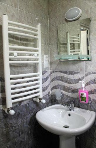 Hostal Lilia Guesthouse