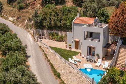 Linari Villa, A Peaceful & Cozy 2bdr Villa With Private Pool!