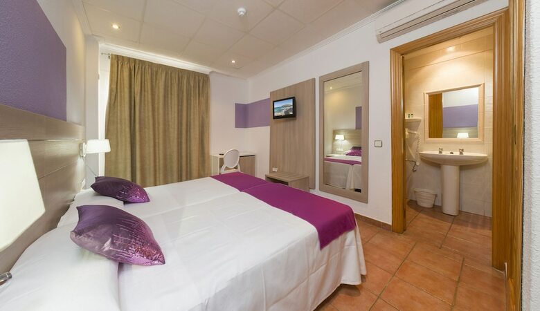 Hostal Adelino