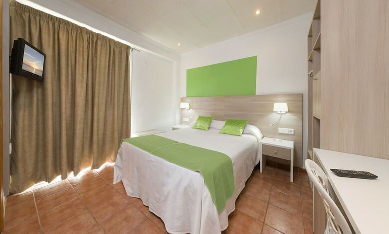 Hostal Adelino