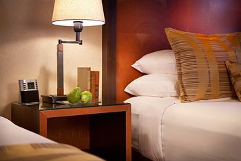 Paramount Hotel