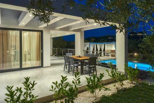 Johnny's White Luxury Villa