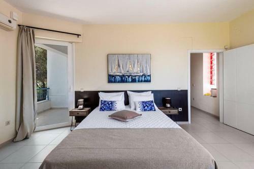 Beautiful 5bedroom Villa Big Pool, Close To Beach!