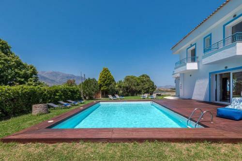 Beautiful 5bedroom Villa Big Pool, Close To Beach!