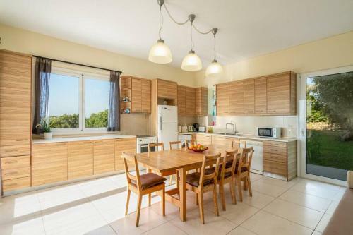 Beautiful 5bedroom Villa Big Pool, Close To Beach!