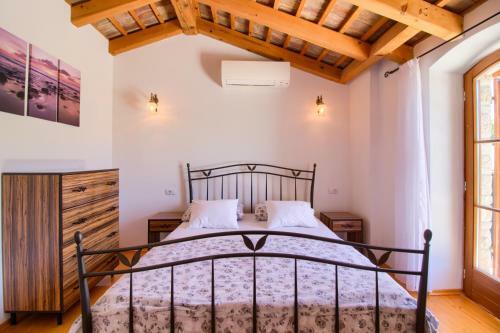 Villa Taki