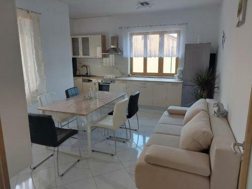 Apartments Bak?a