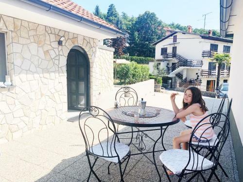 Lovely Apartment With Seaview - 6km Opatija