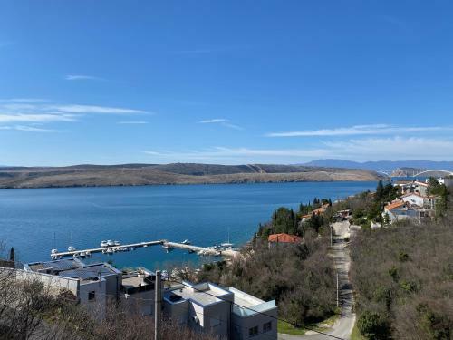 Sea View Apartment, 4 Min. By Foot To Main Beach