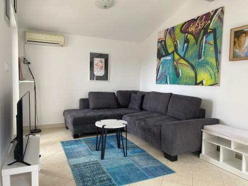 Sea View Apartment, 4 Min. By Foot To Main Beach