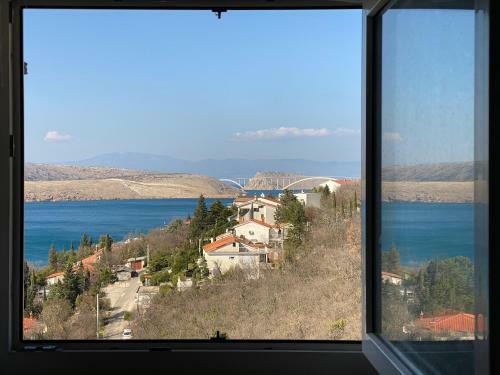 Sea View Apartment, 4 Min. By Foot To Main Beach