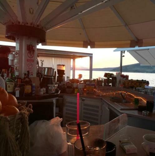Sea View Apartment, 4 Min. By Foot To Main Beach