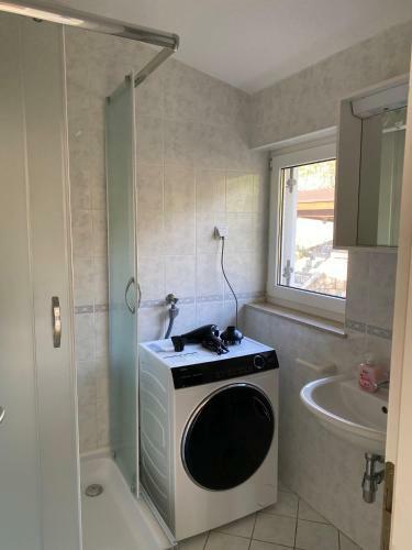 Sea View Apartment, 4 Min. By Foot To Main Beach