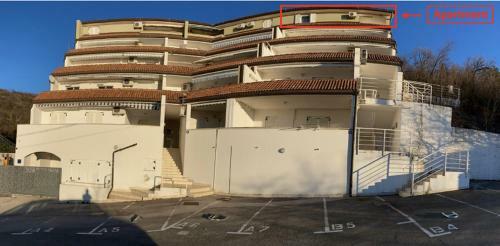 Sea View Apartment, 4 Min. By Foot To Main Beach
