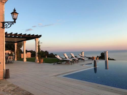 Villa V
