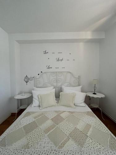 Apartment With Swimming Pool