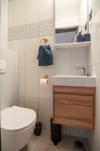 Central 2b Apartment With Private Parking