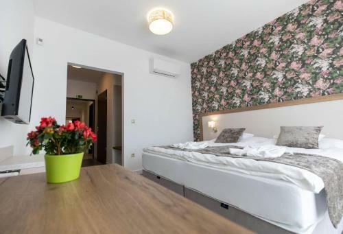 Villa Asz�vil�g Rezidencia With Sauna & Jacuzzi