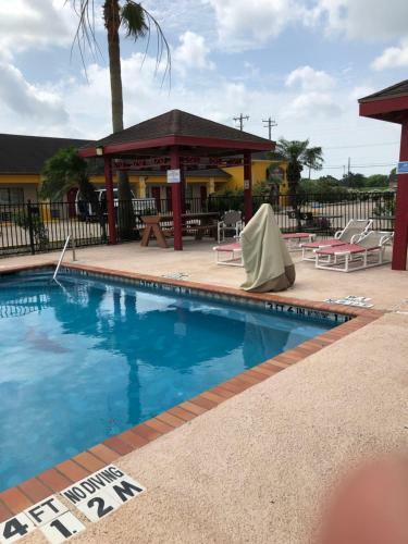 Motel Los Fresnos Inn And Suites