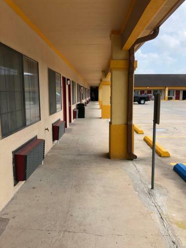 Motel Los Fresnos Inn And Suites
