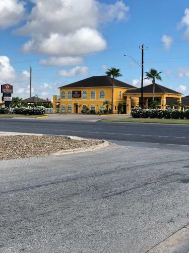 Motel Los Fresnos Inn And Suites