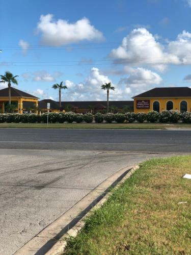 Motel Los Fresnos Inn And Suites