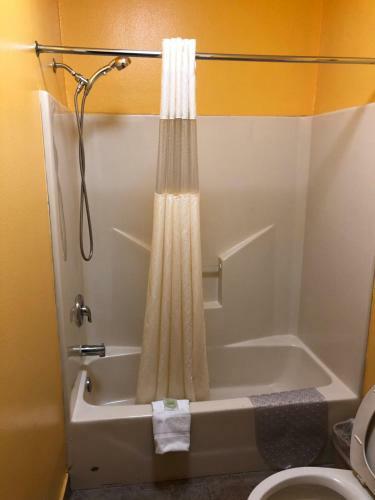Motel Los Fresnos Inn And Suites