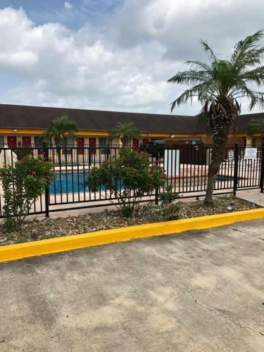 Motel Los Fresnos Inn And Suites