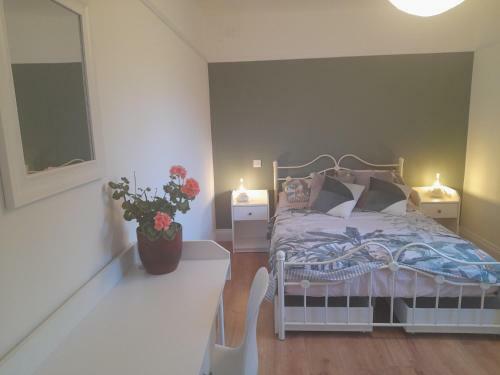 Riverside Retreat Apartment