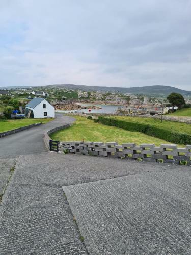 Connemara Stay With Nearby Beach & Amenities