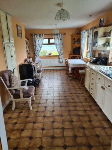 Connemara Stay With Nearby Beach & Amenities