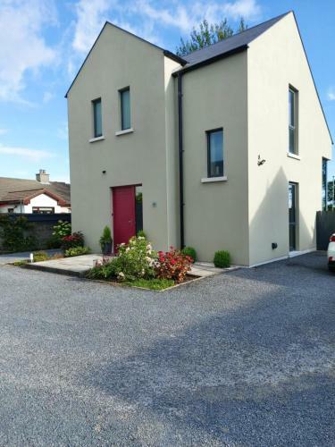 Modern, Detached House,close To Races & City Centre