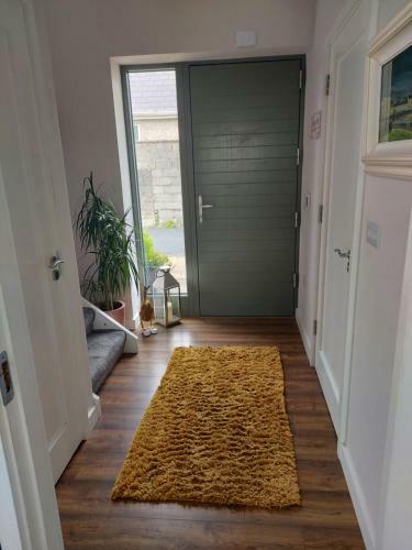 Modern, Detached House,close To Races & City Centre