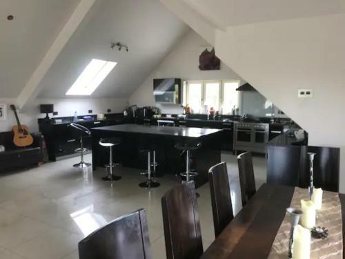 Villa Luxury Idyllic Lake View Setting With Hot Tub