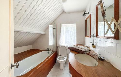 Stunning Home In Graauw With Wifi And 3 Bedrooms