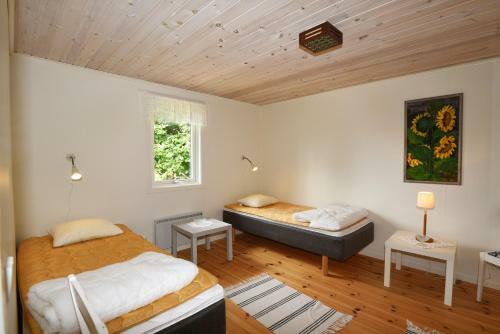 Nice Cottage On �land By The Sea