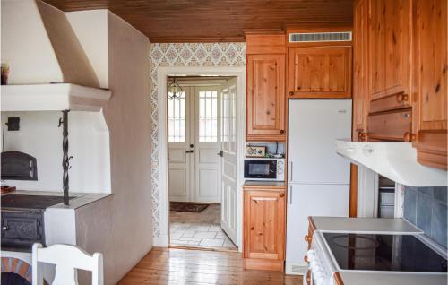 Awesome Home In Eksj� With Sauna, Wifi And 3 Bedrooms #332