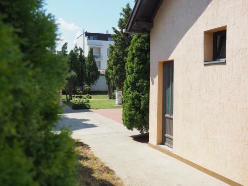 Exit Friendly House!