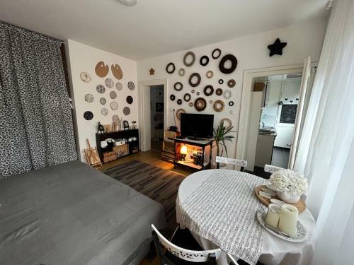 Artsy Studio Apartment