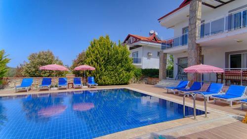 �l�deniz Ovac?k Ta M�stakil Havuzlu Villa